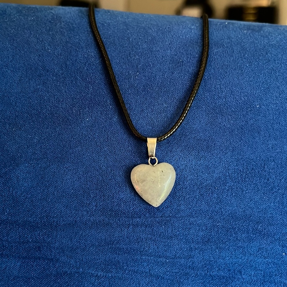 Cream and black speckles hart‎ pendant necklace.